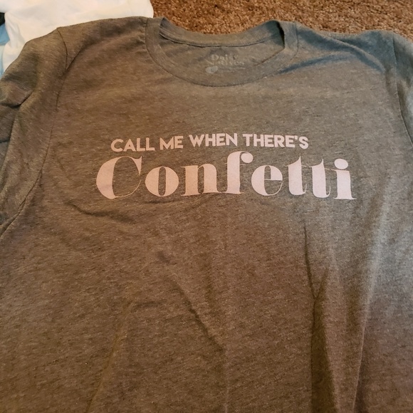 Daisy Native Graphic Tees - Picture 5 of 7